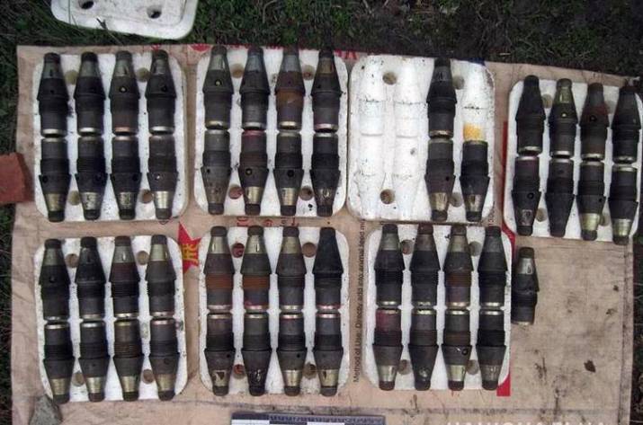 В пгт Заречное Лиманского района сотрудники полиции во время вызова по поводу семейного конфликта обнаружили склад боеприпасов. Об этом сообщает Отдел коммуникации полиции Донецкой области.