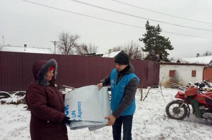 Жители хутора Вольное в Золотом-4 получили помощь для восстановления домов, повреждённых от недавних обстрелов. Об этом сообщает координатор Гуманитарной миссии