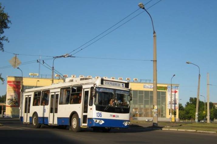 Луганское энергетическое объединение пошло навстречу власти и жителям Северодонецка. Под гарантии уплаты долга, предоставленные городским головой Валентином Казаковым, энергетики восстановят электросн