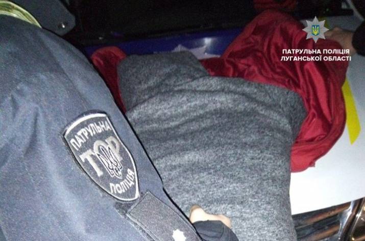 В Северодонецке вооруженный мужчина угрожал жене расправой (фото)