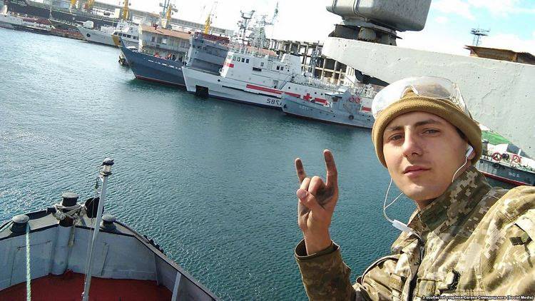 Представитель уполномоченной Верховной Рады по правам человека в Донецкой и Луганской областях Павел Лисянский встретился с семьёй захваченного в плен россиянами матроса буксира