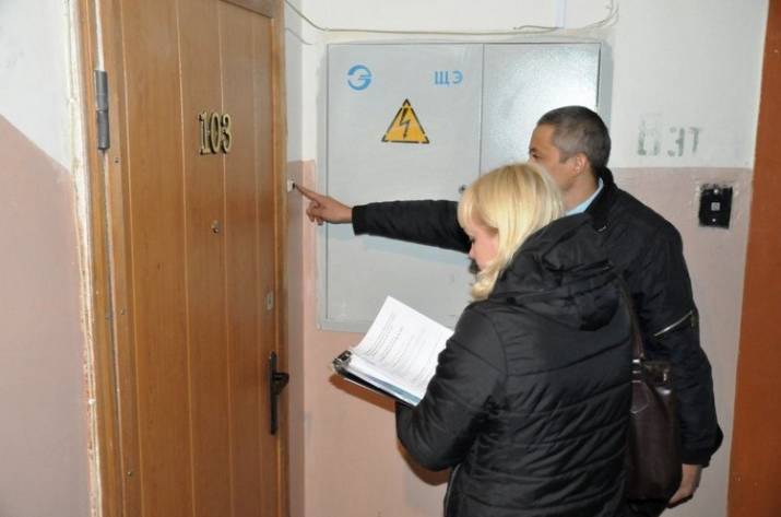 Постановление Киевского апелляционного административного суда не отменяло акт обследования переселенцев местными органами соцзащиты. Об этом изданию