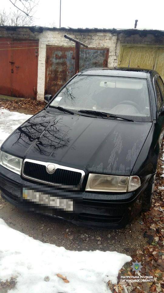 В понедельник, 10 декабря, к полицейским в Северодонецке обратился мужчина и сообщил о том, что на улице Первомайской, возле гаражей, уже достаточно долгое время стоит припаркованный автомобиль Skoda 