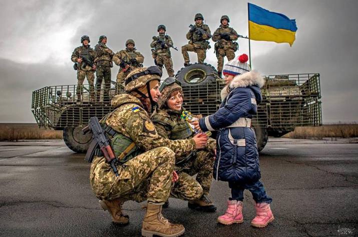 Украінці живуть в двох паралельних світах