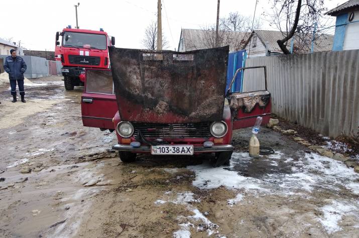 Сегодня, 17 декабря, в 9:37 в Службу спасения сообщили о возгорании легкового автомобиля в пгт Белокуракино по ул. Коцюбинского.