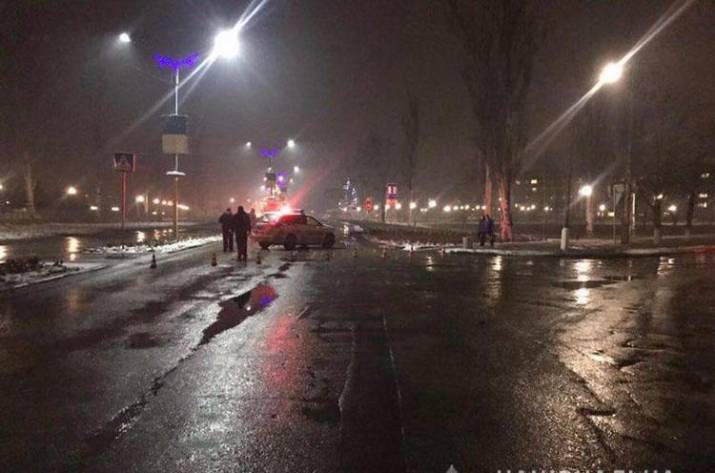 В Покровске правоохранители задержали водителя, насмерть сбившего двух мужчин на пешеходном переходе. Об этом сообщает Отдел коммуникации полиции Донецкой области.