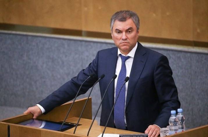 Председатель и спикер нижней палаты Госдумы РФ Вячеслав Володин требует упрощённой процедуры получения российского гражданства для 