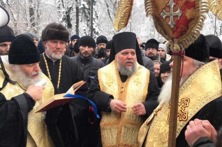 Сторонники Московского патриархата проводят митинг у Верховной Рады 