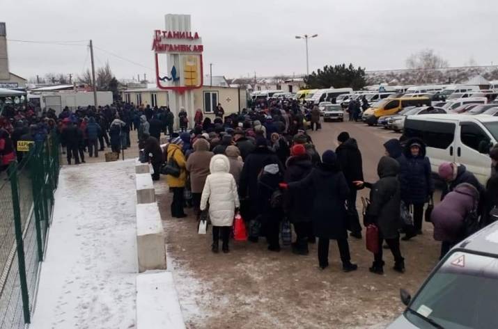 Боевики продолжают устраивать провокации, которые нарушают режим работы КПВВ по всей линии разграничения в районе проведения ООС.