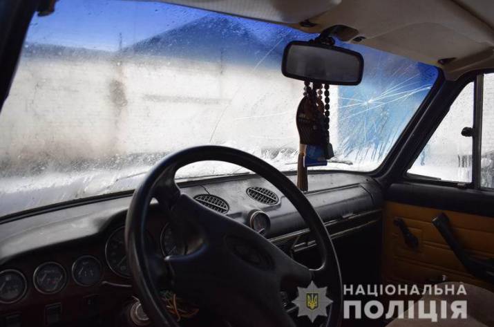 Около 03.00 на улице Свободы в Лимане ВАЗ 2106 сбил двух женщин, которые находились на обочине дороги.