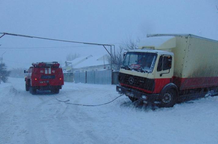 За прошедшие сутки спасатели Луганской области совершили 6 выездов из-за осложнения условий проезда на дорогах. Об этом сообщает главное управление ГСЧС Луганщины.