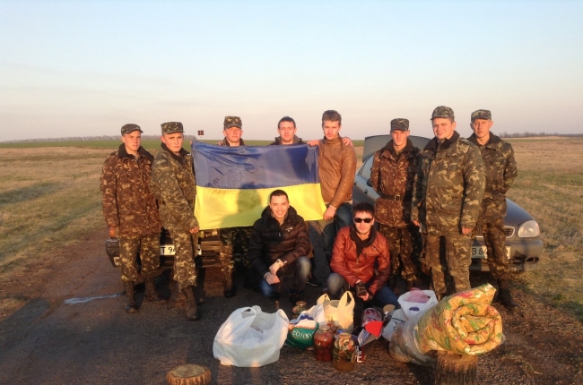 Активістами Луганська було відвезено допомогу військовослужбовцям