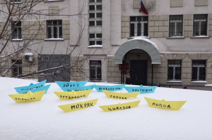 Военнопленные отказались давать показания в российском суде. Они отвечали только на вопросы, касающиеся установления их личности.