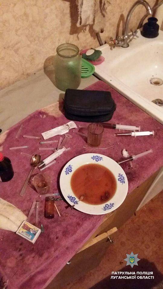 Вчера, 15 января, патрульные получили сообщение от жителя Северодонецка о том, что у его младшего брата галлюцинации.