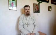 Священника, который первым перешел в УПЦ на Луганщине, освободили от служения в храме 