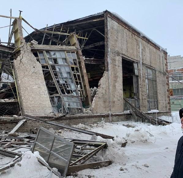 В оккупированной Горловке произошло обрушение стен местного машзавода. Об этом в своём Телеграмм-канале сообщил подконтрольный боевикам 