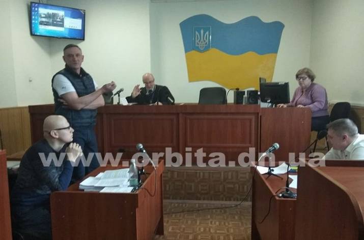 Находящийся ранее в бегах мэр Доброполья Андрей Аксенов решением суда отправлен под ночной домашний арест. Об этом сообщает телеканал