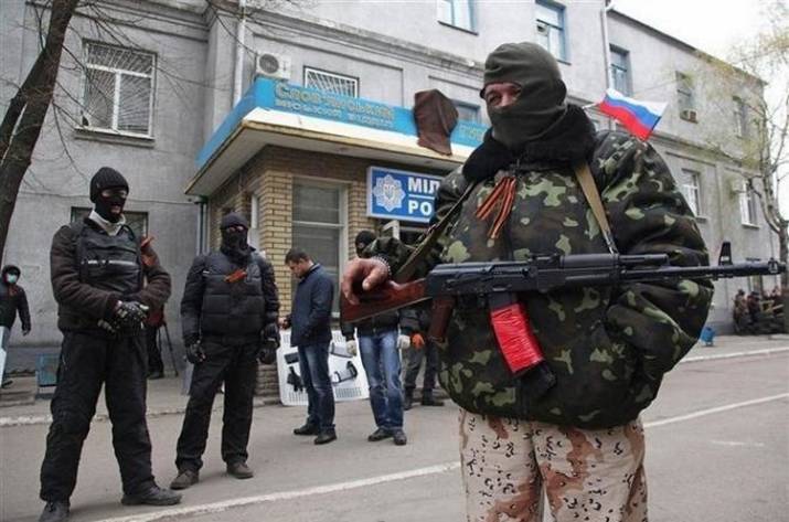 Правоохранители Славянска разыскивают боевика