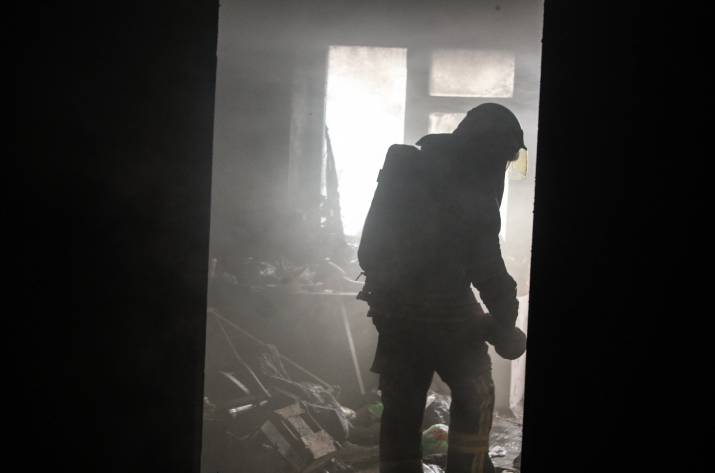 Вчера, 4 февраля, в 14:13 в Службу спасения поступило сообщение о пожаре в жилом пятиэтажном доме по ул. Маяковского в Северодонецке.