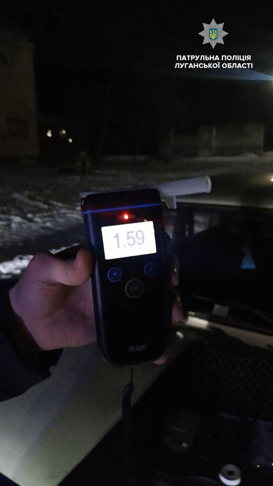 За сутки патрульные обнаружили двух водителей с признаками алкогольного опьянения.