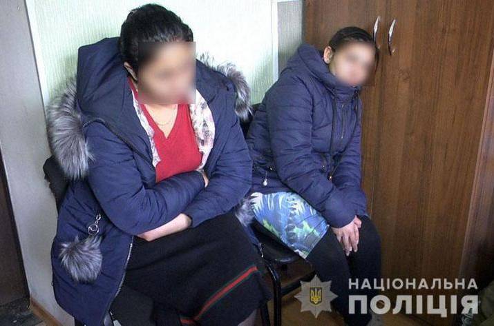В Донецкой области правоохранители арестовали межрегиональную группу мошенниц, обворовывавших пенсионеров в трёх областях Украины. Об этом сообщает Отдел коммуникации полиции.