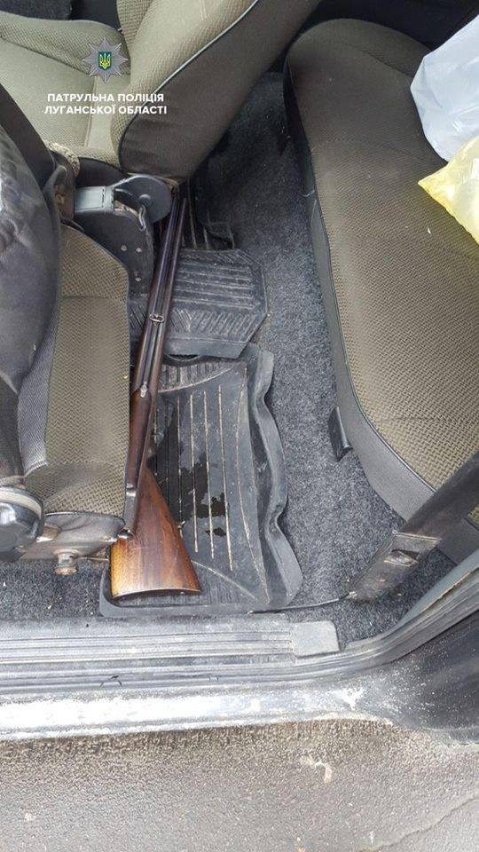 Предмет, похожий на охотничье ружье, обнаружили патрульные в автомобиле, который остановили за нарушение ПДД.