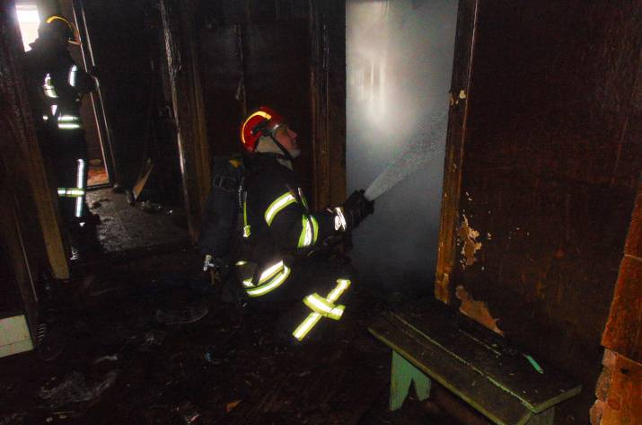 Вчера, 10 февраля, в 10:06 в Службу спасения поступило сообщение о пожаре в жилом доме в Лисичанске по ул. 3-й Роты.