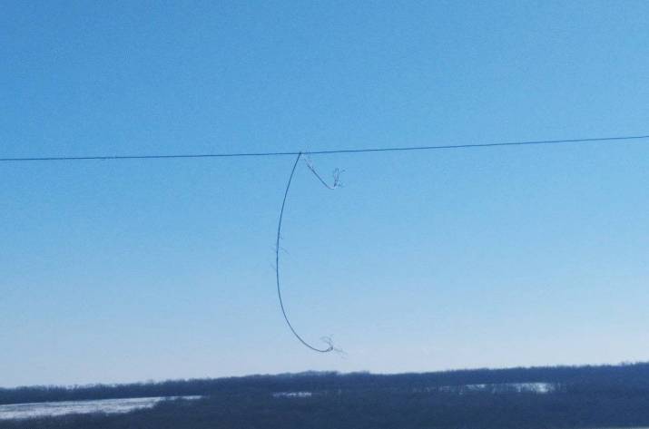 Восстановительные работы поврежденной в результате обстрела линии ВЛ-6 кВ ПС