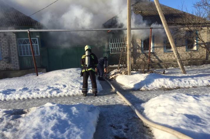 Сегодня, в 07:49 в Службу спасения поступило сообщение о пожаре в пгт Троицкое по ул. Парковая.
