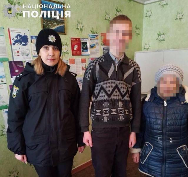 Сотрудники ювенальной превенции Новоайдарского отдела полиции установили местонахождение 17-летнего подростка, который сбежал из интерната.