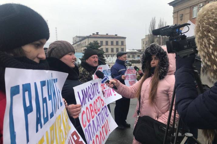 Сегодня, 21 февраля, сотрудники Северодонецкого РЭС пикетировали крупнейшего должника - ЗАО