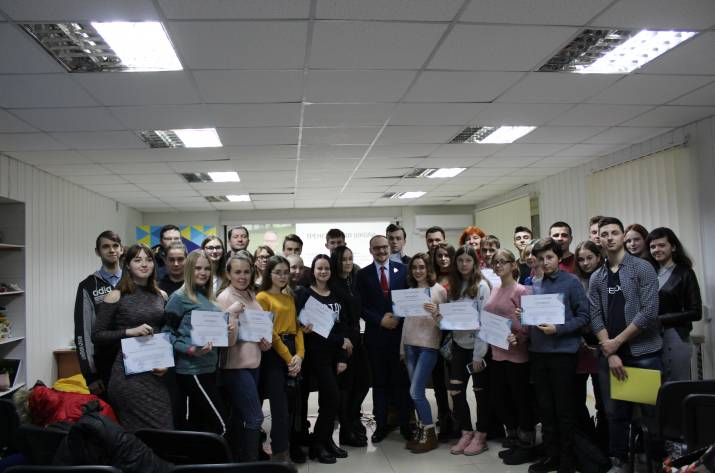 Для майбутніх журналістів Луганщини провели тренінг із міфодизайну