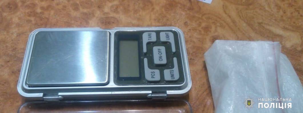 Правоохранителям удалось разоблачить преступную деятельность 31-летнего жителя Рубежное, который на территории Луганской области занимался незаконным сбытом психотропного вещества - амфетамин.