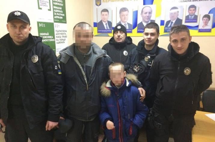 Сотрудники Лисичанского отдела полиции установили местонахождение и вернули родителям 9-летнего мальчика, который волнуясь, что мать будет ругать за замечания в школе, боялся возвращаться из секции бо