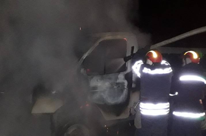 Вчера, 27 февраля, в 18:47 в Службу спасения поступило сообщение о том, что на обочине дороги возле с. Волчеяровка Попаснянского района горит автомобиль.