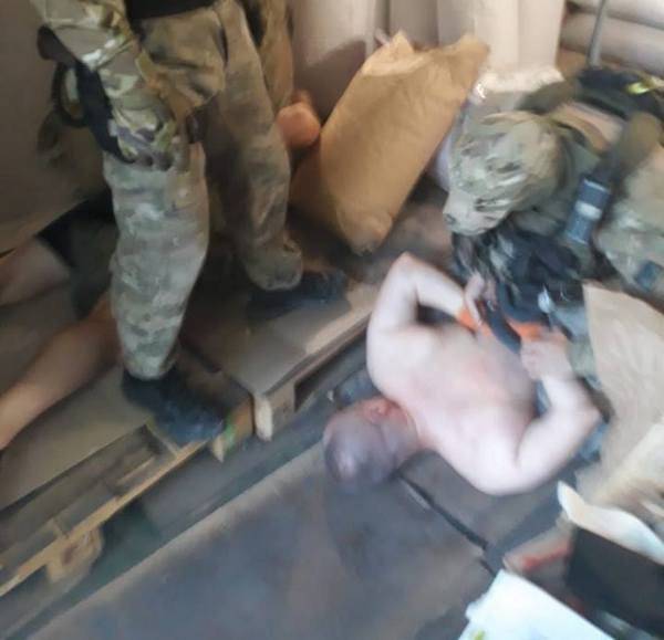 В Донецкой области будут судить группу наркоторговцев, в которую входили двое полицейских. Об этом сообщает пресс-служба прокуратуры региона.