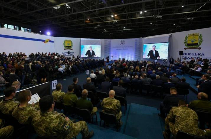 Президент поручил возобновить работу аэропорта в Мариуполе 