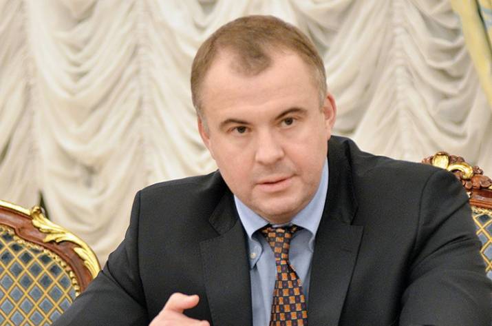 Президент Украины Петр Порошенко уволил Олега Гладковского из должности первого заместителя секретаря Совета национальной безопасности и обороны. Об этом сообщает 