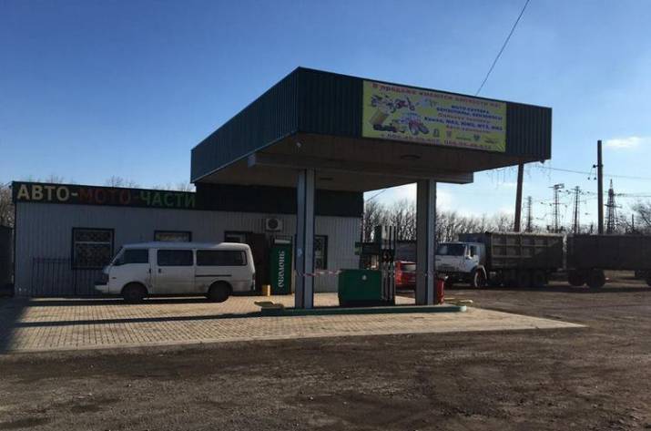 В Донецкой области во время проведения проверки была обнаружена нелегальная автозаправочная станция. Об этом сообщает штаб Операции Объединённых сил. 