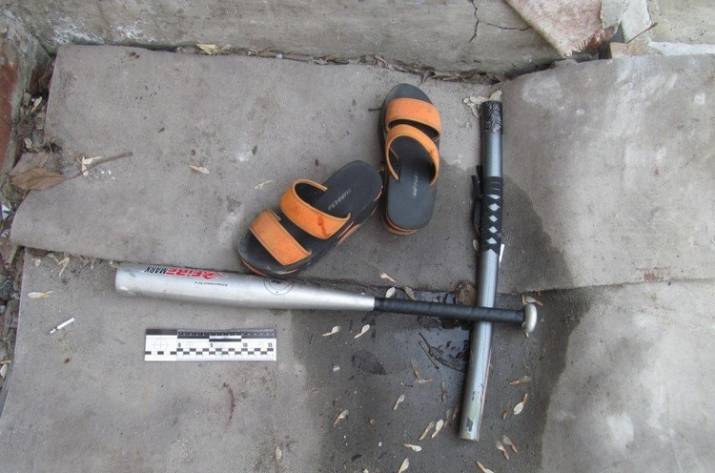 Правоохранители Славянска задержали 53-летнего местного жителя, совершившего вооруженное нападение на четырех человек. Об этом сообщает пресс-служба прокуратуры Донецкой области.