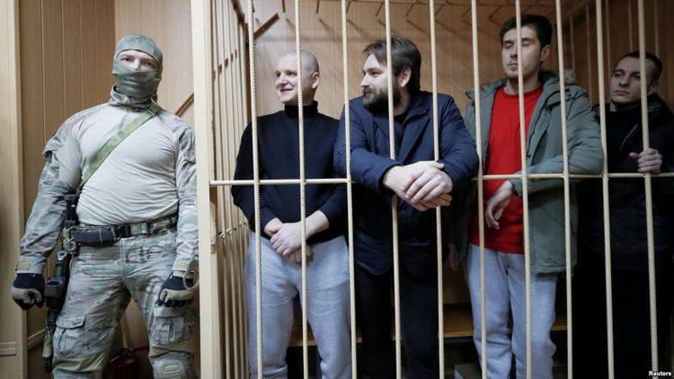 Управление верховного комиссара ООН по правам человека признает 24 захваченных Россией украинских моряков военнопленными. Об этом сказано в докладе УВКПЧ о ситуации в Украине с 16 ноября 2018 года по