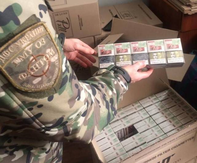 На Луганщине выявили и прекратили незаконную деятельность, связанную с хранением и продажей контрафактных табачных изделий.