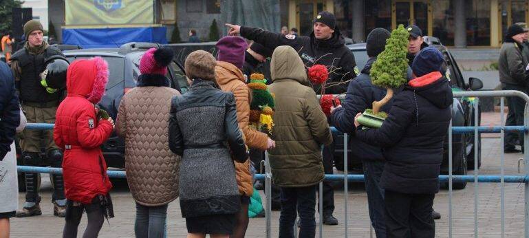 Михаил Подоляк: По разные стороны колючего забора