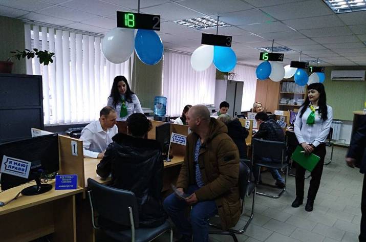 Перші послуги з державної реєстрації актів цивільного стану розпочато у Старобільському ЦНАПі.