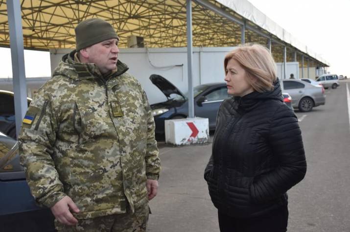 Учора, 18 березня, в рамках робочого візиту на Донбас перший заступник голови Верховної Ради України Ірина Геращенко відвідала КПВВ «Мар’їнка», ознайомилась з його роботою та поспілкувалась з громадян