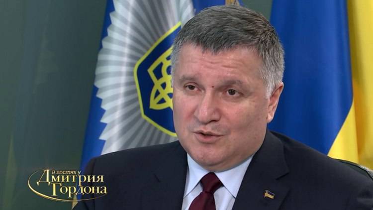 Министр внутренних дел Украины Арсен Аваков уверен, что в случае отпора местной элиты оккупации Донбасса удалось бы избежать. Об этом он заявил в интервью Дмитрию Гордону.
