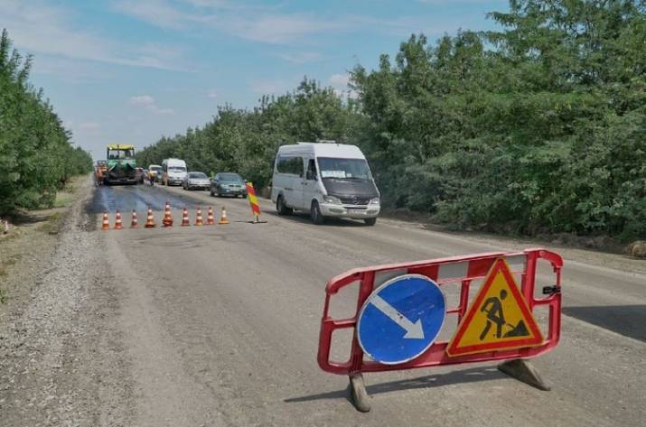 В текущем году из госбюджета предусмотрено почти 440 млн на строительство, реконструкцию, ремонт и содержание автодорог местного значения Луганской области. Об этом сообщает пресс-служба облгосадминис