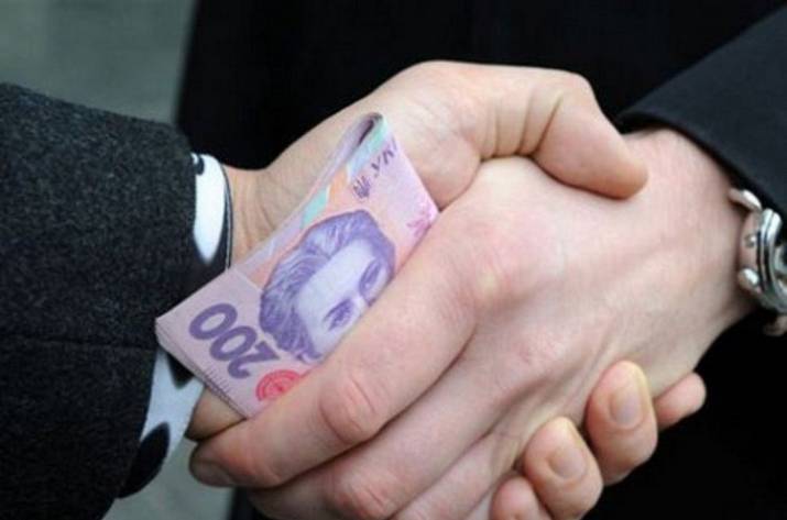 Сотрудники Бахмутско-Лиманского объединенного отделения Пенсионного фонда Украины пойдут под суд за требование взяток от внутренне перемещенных лиц. Об этом сообщает телеканал