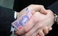 Сотрудники Бахмутско-Лиманского объединенного отделения Пенсионного фонда Украины пойдут под суд за требование взяток от внутренне перемещенных лиц. Об этом сообщает телеканал