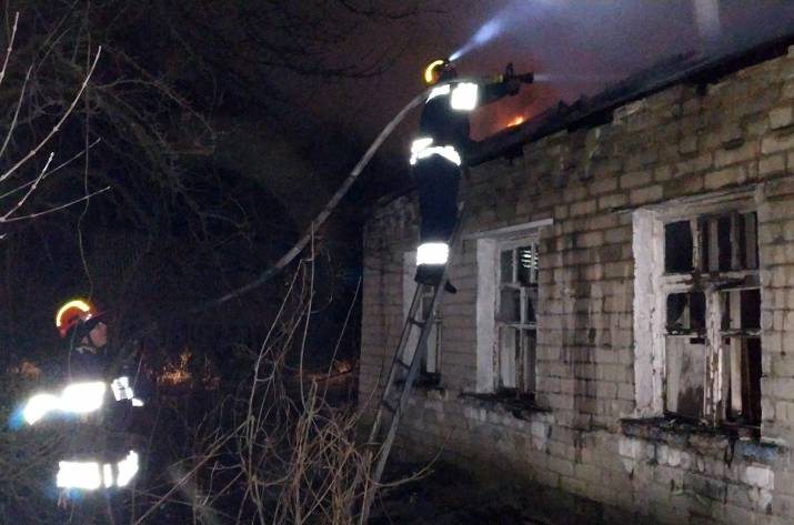Сегодня, 25 марта, в 00:19 в Службу спасения поступило сообщение о пожаре в Лисичанске по ул. Карла Маркса.